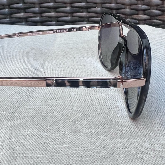 QuayAustralia High Profile Sunglasses - Picture 6 of 11